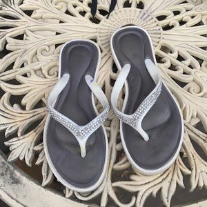 Bedazzled flip flops sz. 8